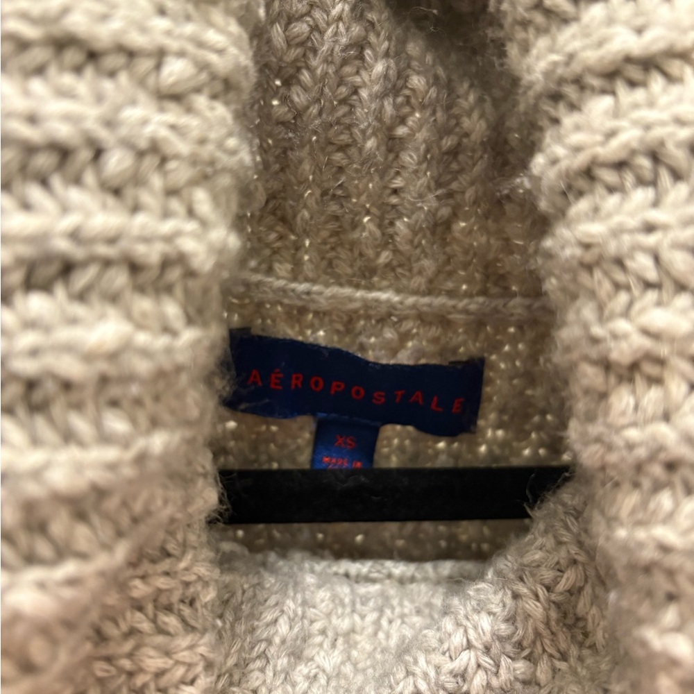 Aeropostale Chunky Ribbed Sleeveless Turtleneck Sweater Vest - Picture 3 of 7